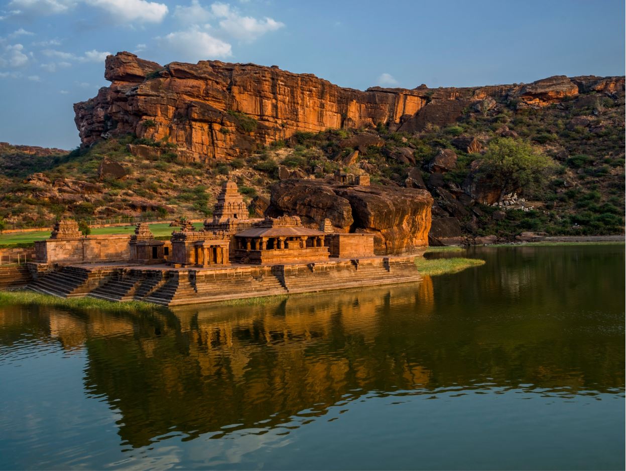 Bhutanatha-temple-next-to-Agasthya-Lake-in-Badami.jpg